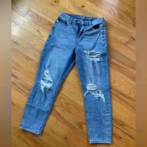 American Eagle Curvy Mom